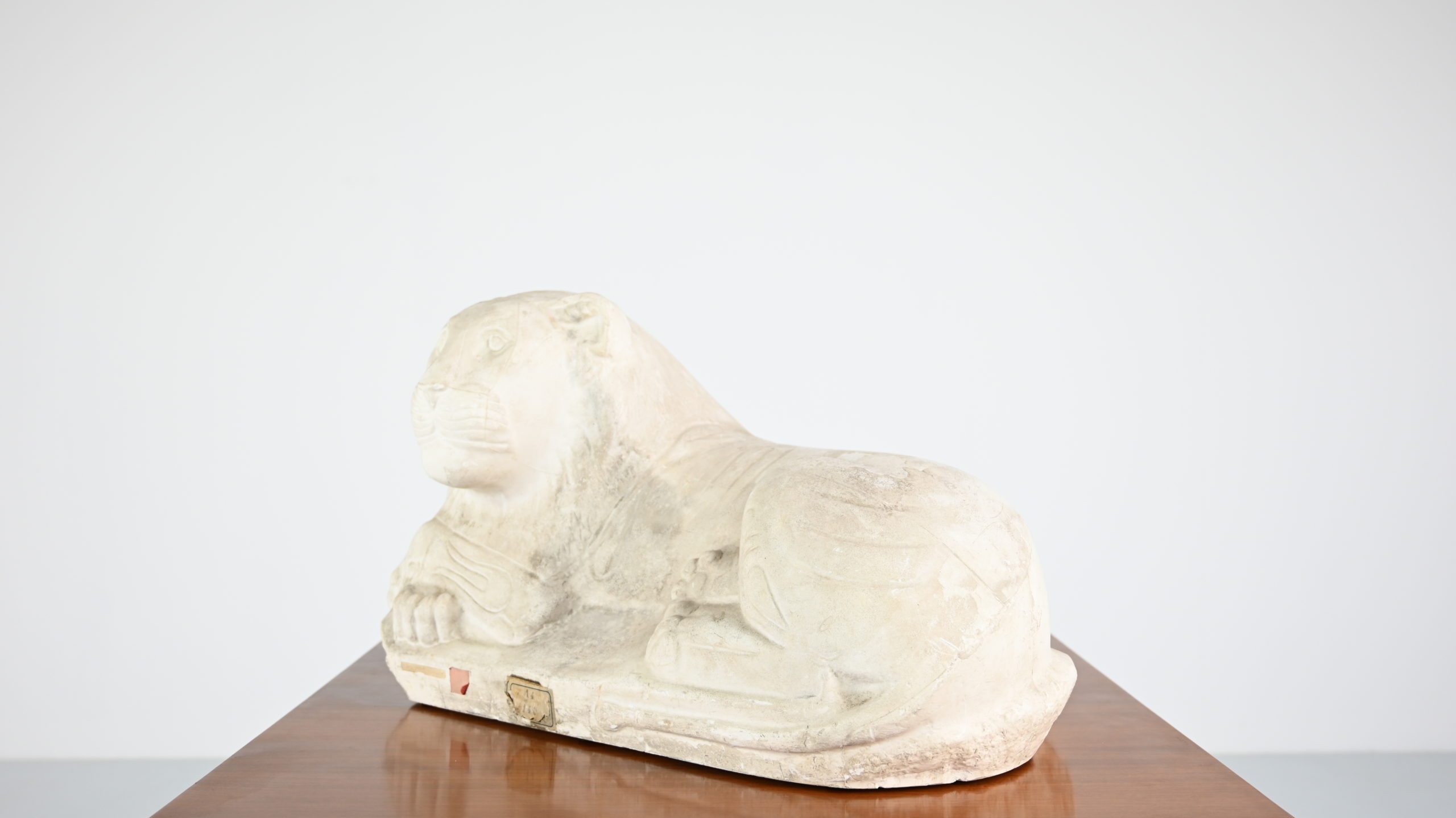 reclining lion couché Les Ateliers d'Art des Musées nationaux louvre achéménide platre plaster reproduction