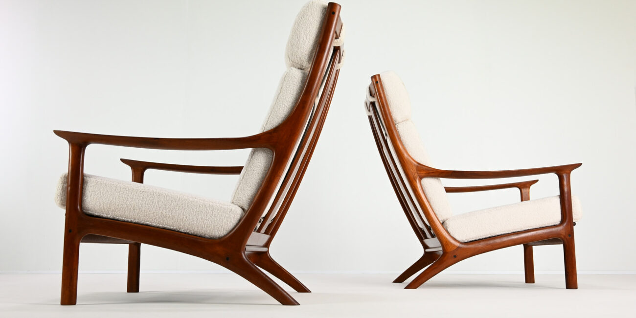 This elegant pair of armchairs, designed by Edvard Valentinsen and manufactured by Fraska in the 1960s, exemplifies the elegance and innovation of mid-century Danish design.