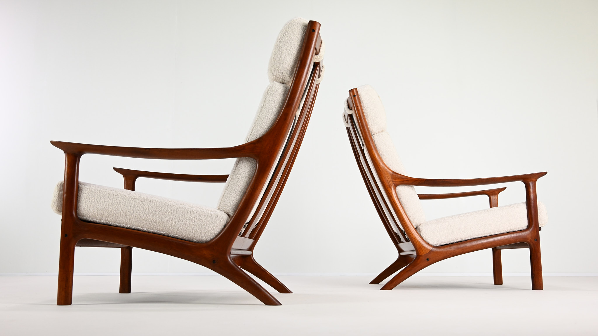 This elegant pair of armchairs, designed by Edvard Valentinsen and manufactured by Fraska in the 1960s, exemplifies the elegance and innovation of mid-century Danish design.