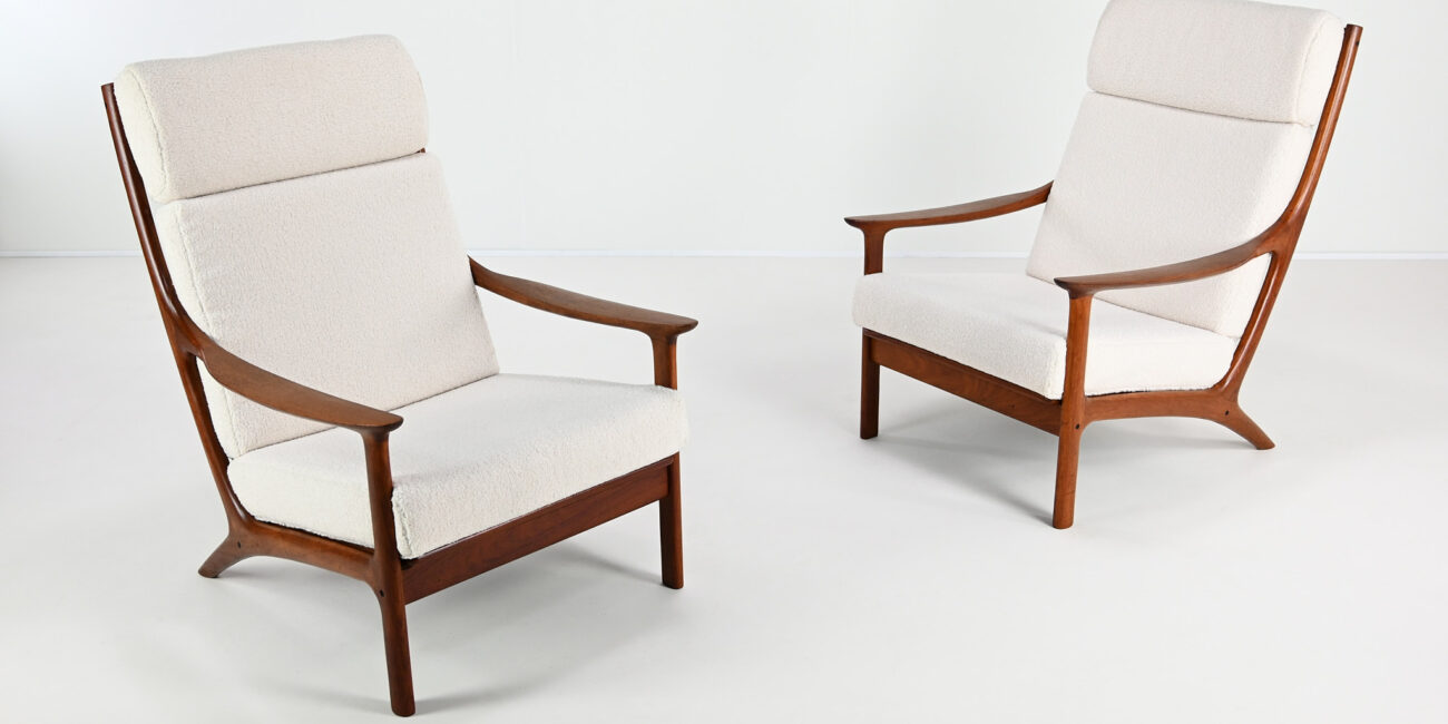 This elegant pair of armchairs, designed by Edvard Valentinsen and manufactured by Fraska in the 1960s, exemplifies the elegance and innovation of mid-century Danish design.