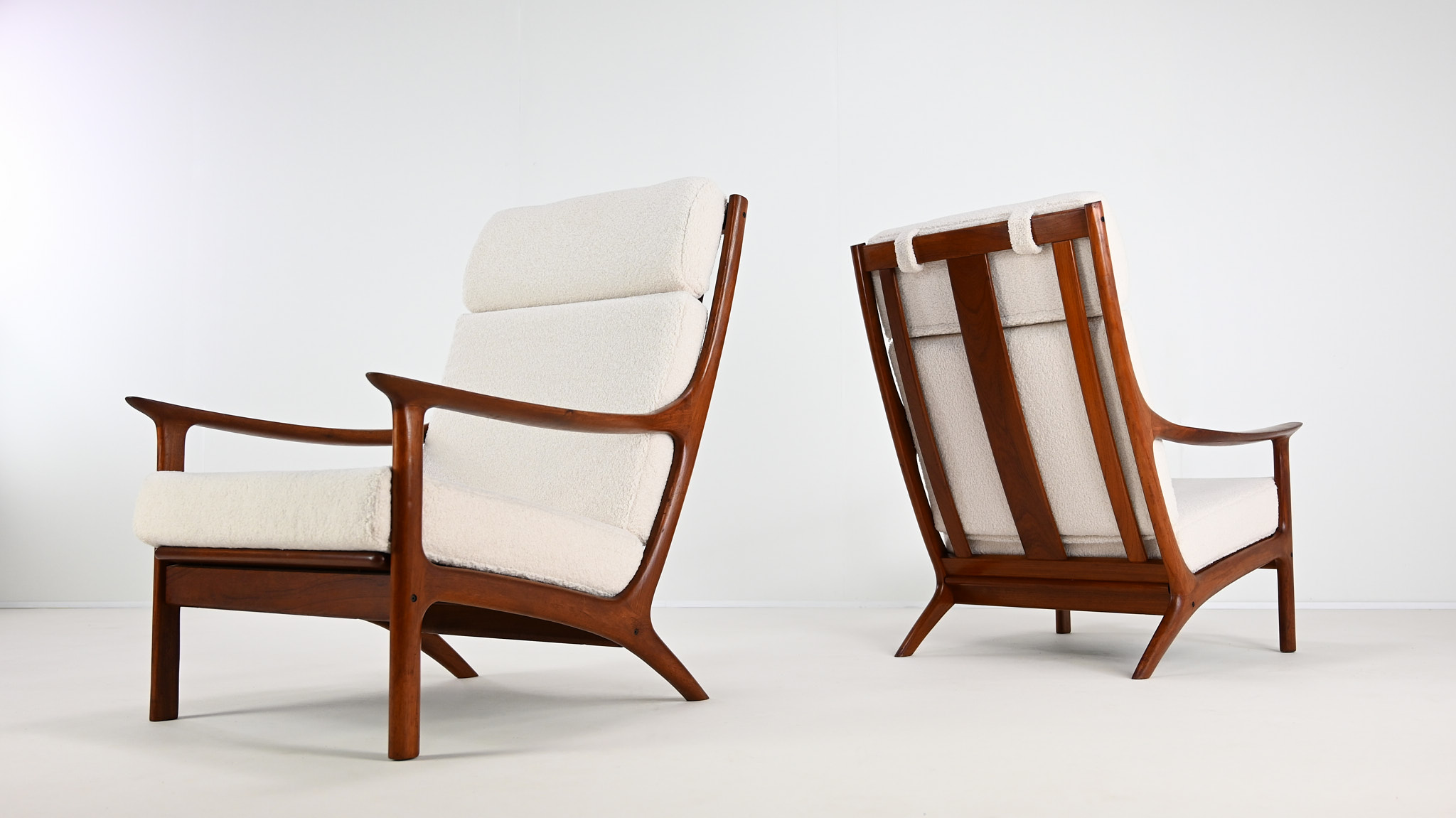 This elegant pair of armchairs, designed by Edvard Valentinsen and manufactured by Fraska in the 1960s, exemplifies the elegance and innovation of mid-century Danish design.