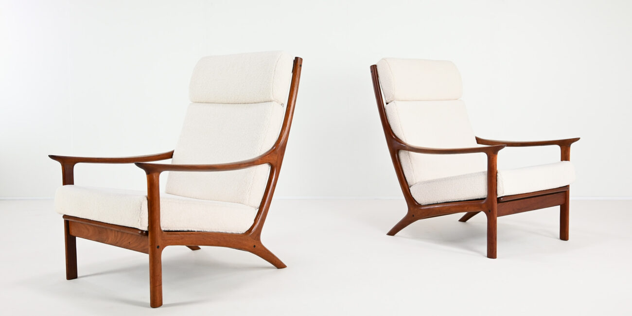 This elegant pair of armchairs, designed by Edvard Valentinsen and manufactured by Fraska in the 1960s, exemplifies the elegance and innovation of mid-century Danish design.