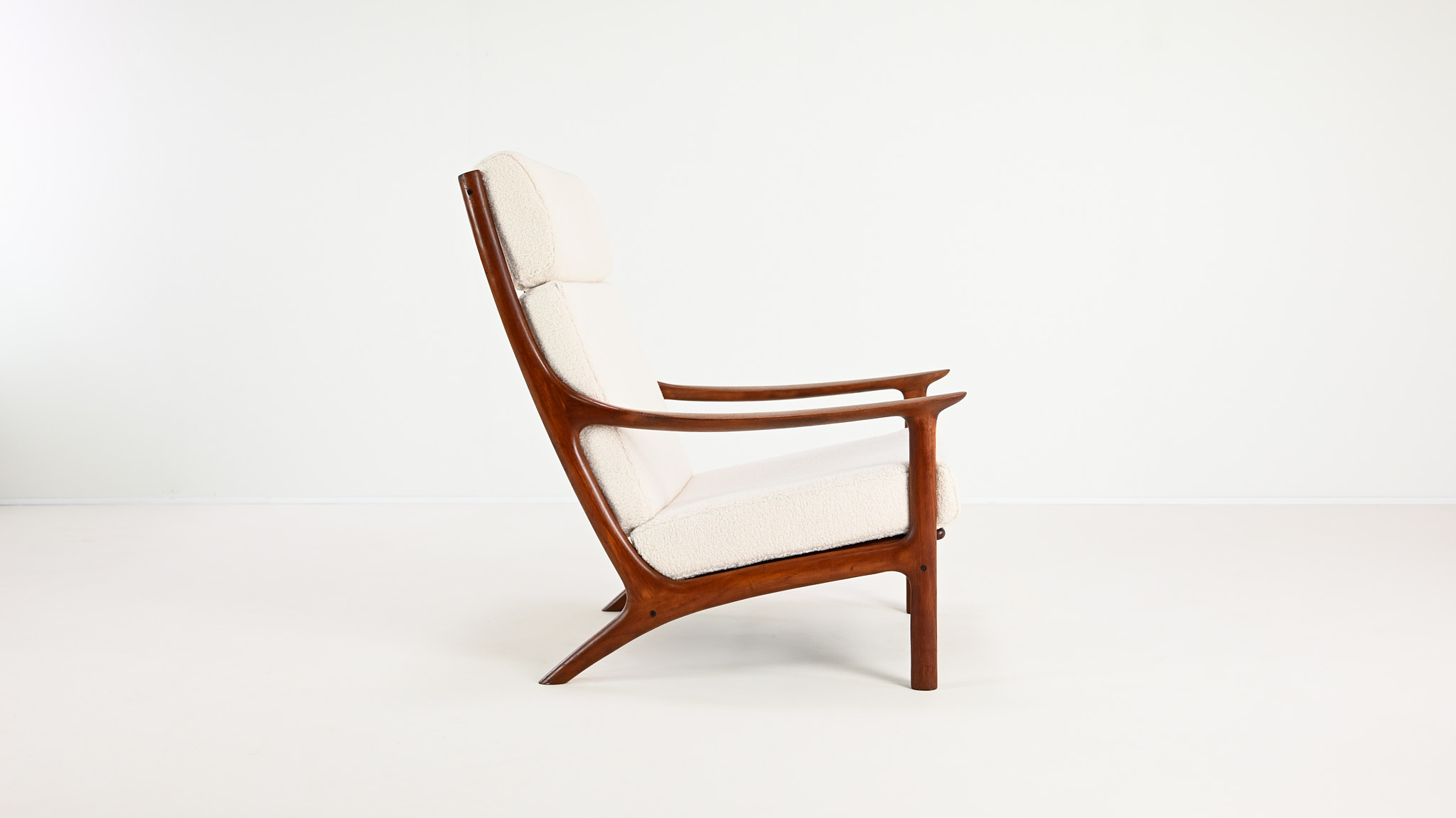 This elegant pair of armchairs, designed by Edvard Valentinsen and manufactured by Fraska in the 1960s, exemplifies the elegance and innovation of mid-century Danish design.