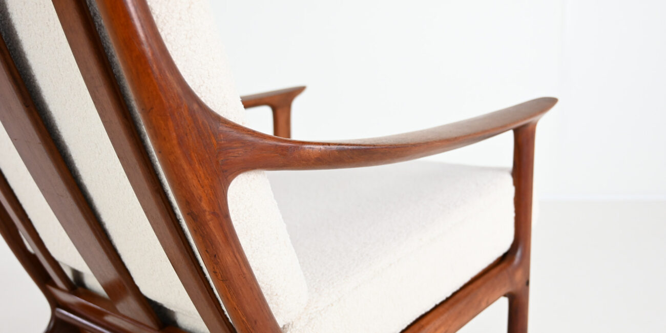 This elegant pair of armchairs, designed by Edvard Valentinsen and manufactured by Fraska in the 1960s, exemplifies the elegance and innovation of mid-century Danish design.