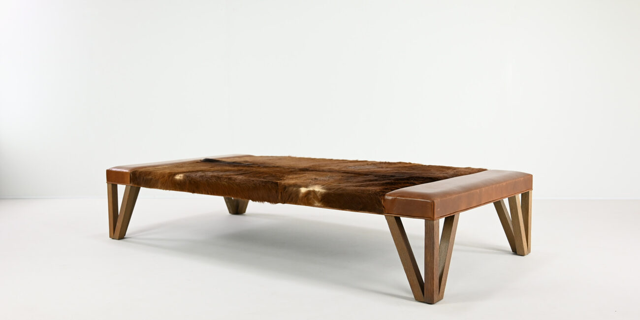 Lionel Jadot Daybed designer of the year leather cowhide post modernism