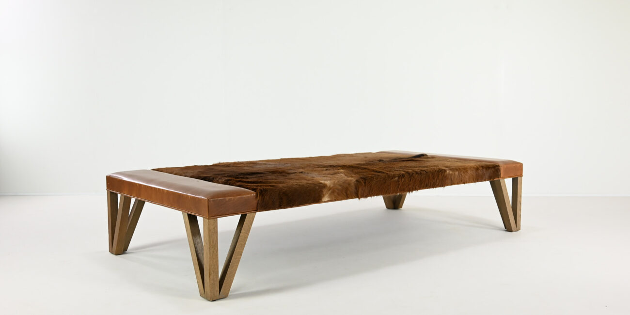 Lionel Jadot Daybed designer of the year leather cowhide post modernism