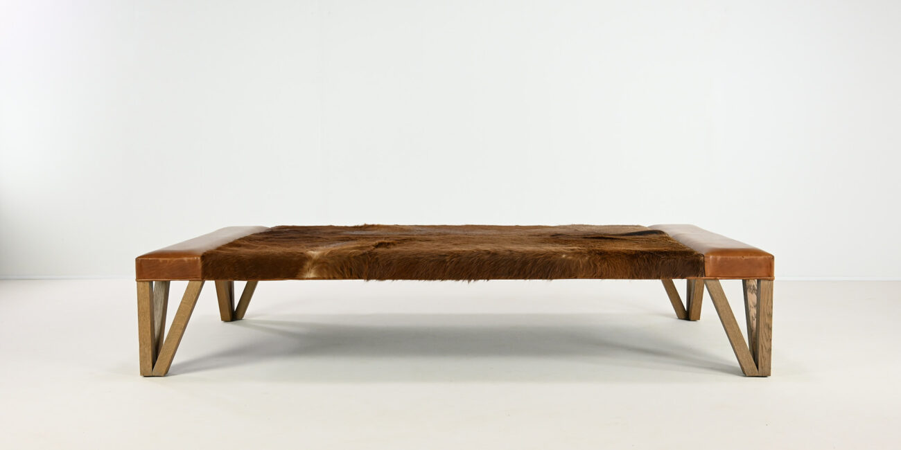 Lionel Jadot Daybed designer of the year leather cowhide post modernism