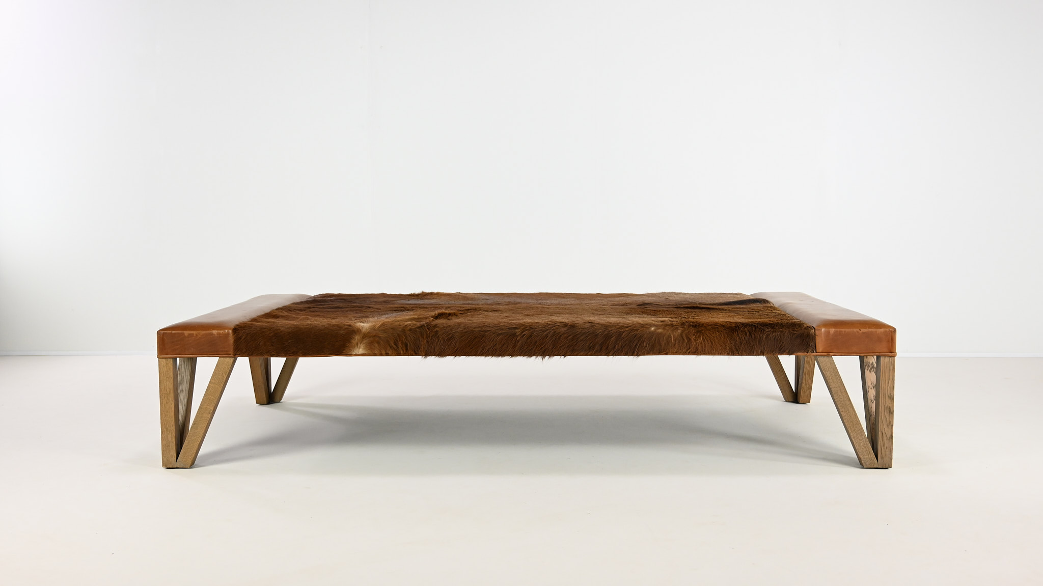 Lionel Jadot Daybed designer of the year leather cowhide post modernism