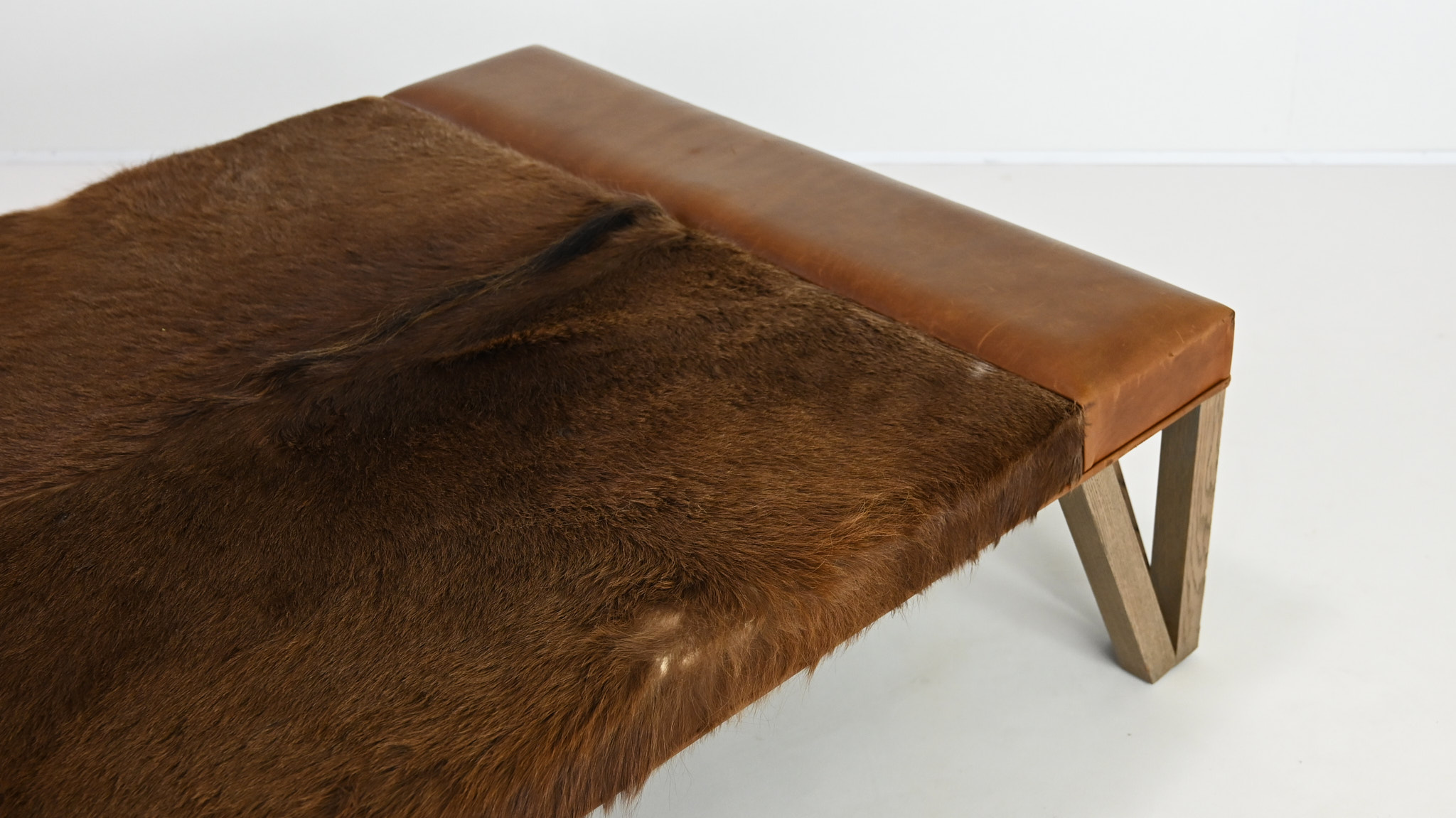 Lionel Jadot Daybed designer of the year leather cowhide post modernism