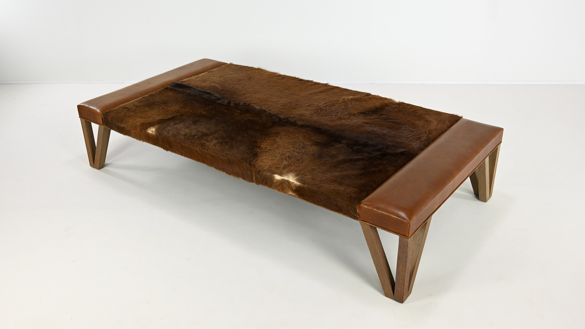 Lionel Jadot Daybed designer of the year leather cowhide post modernism