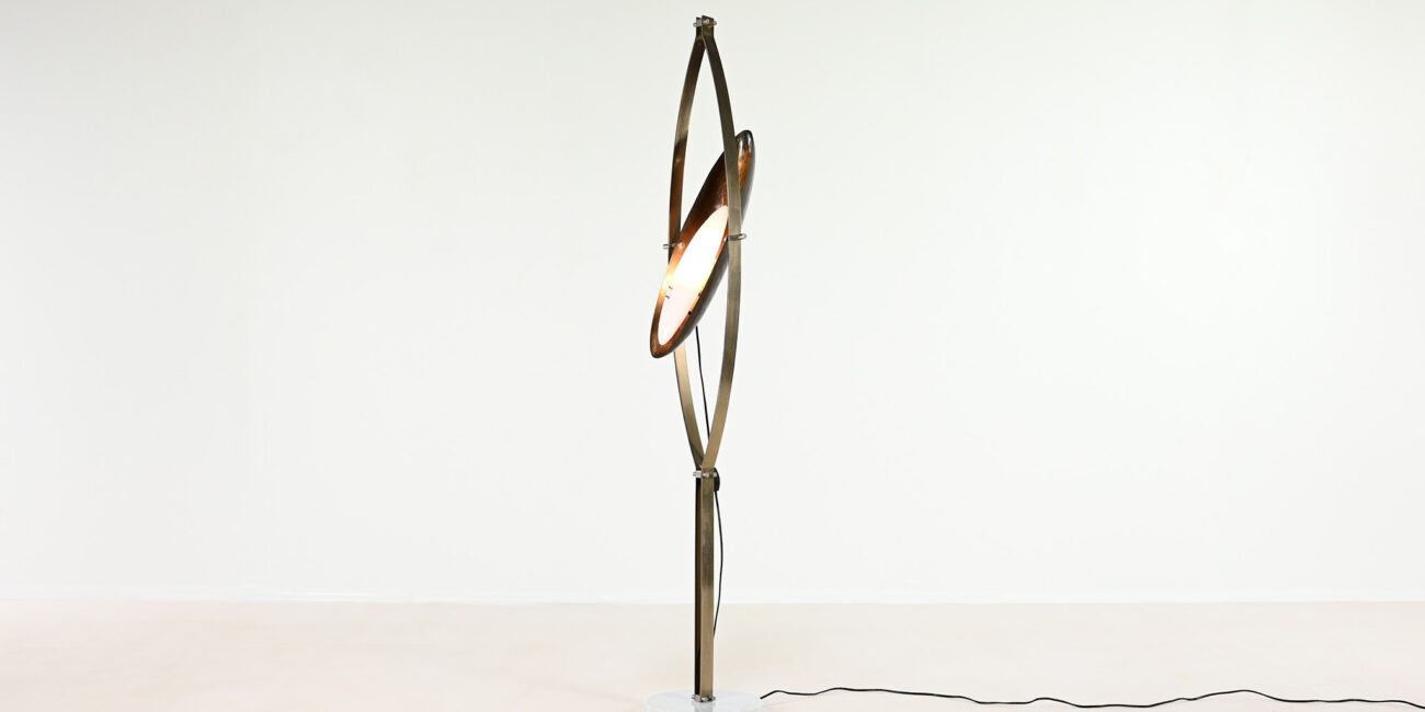 Sculptural floor lamp, by Italian designer Goffredo Reggiani during the 60's. Structure made of steel resting on a round carrare marble base and supporting an ovoid shaped orientable copper reflector with an acrylic glass diffuser.