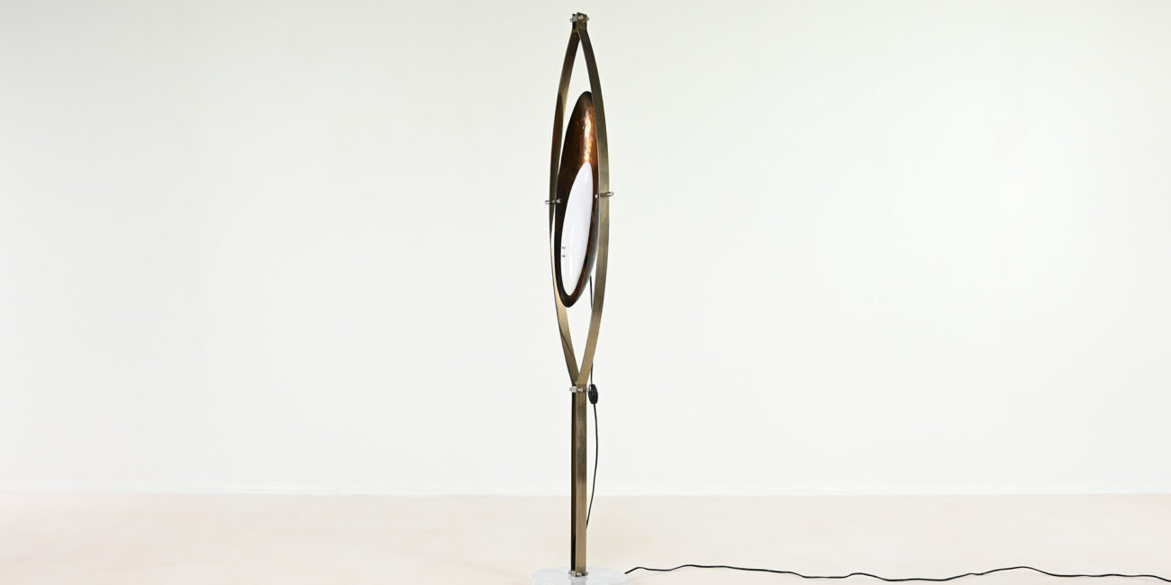 Sculptural floor lamp, by Italian designer Goffredo Reggiani during the 60's. Structure made of steel resting on a round carrare marble base and supporting an ovoid shaped orientable copper reflector with an acrylic glass diffuser.