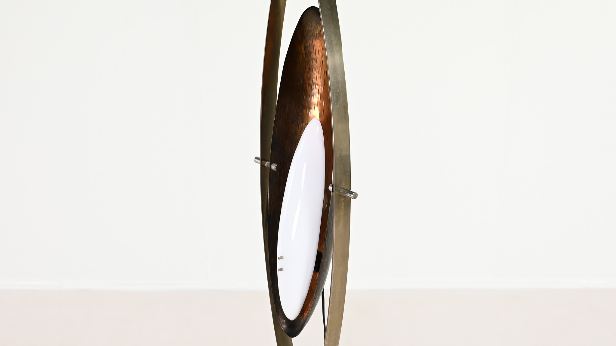 Sculptural floor lamp, by Italian designer Goffredo Reggiani during the 60's. Structure made of steel resting on a round carrare marble base and supporting an ovoid shaped orientable copper reflector with an acrylic glass diffuser.