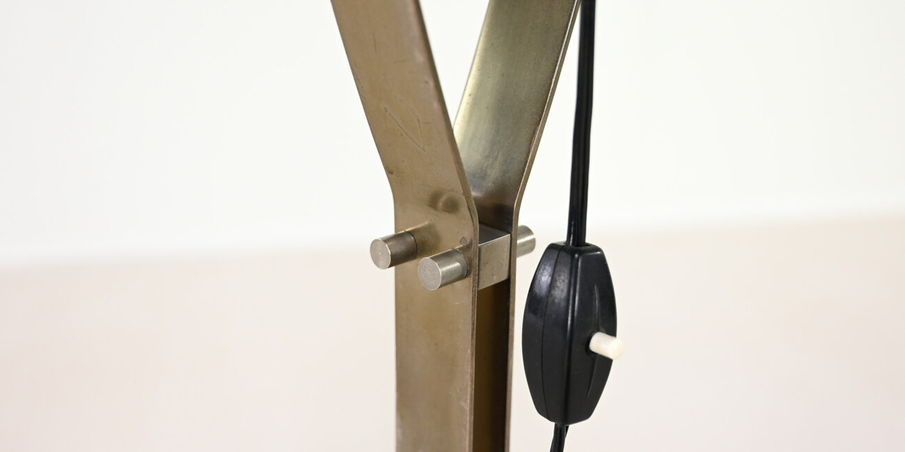 Sculptural floor lamp, by Italian designer Goffredo Reggiani during the 60's. Structure made of steel resting on a round carrare marble base and supporting an ovoid shaped orientable copper reflector with an acrylic glass diffuser.
