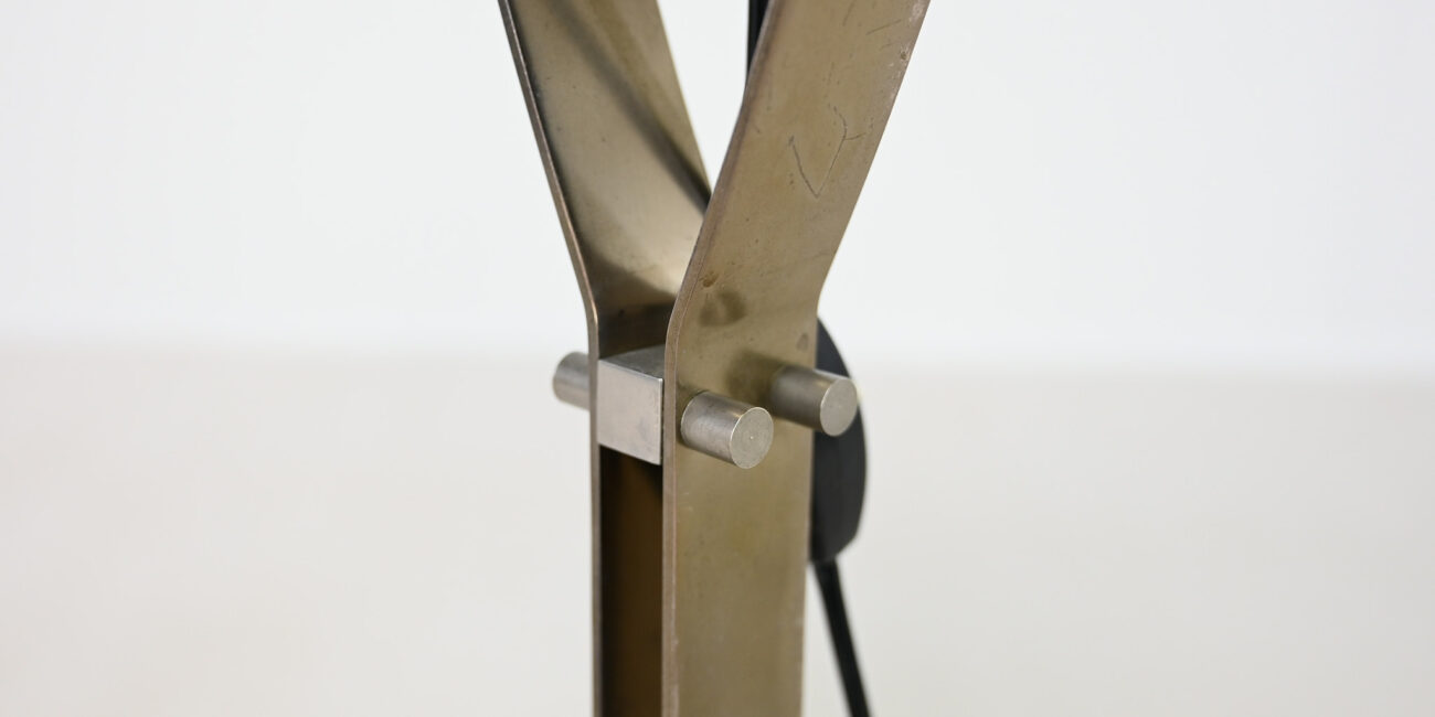 Sculptural floor lamp, by Italian designer Goffredo Reggiani during the 60's. Structure made of steel resting on a round carrare marble base and supporting an ovoid shaped orientable copper reflector with an acrylic glass diffuser.