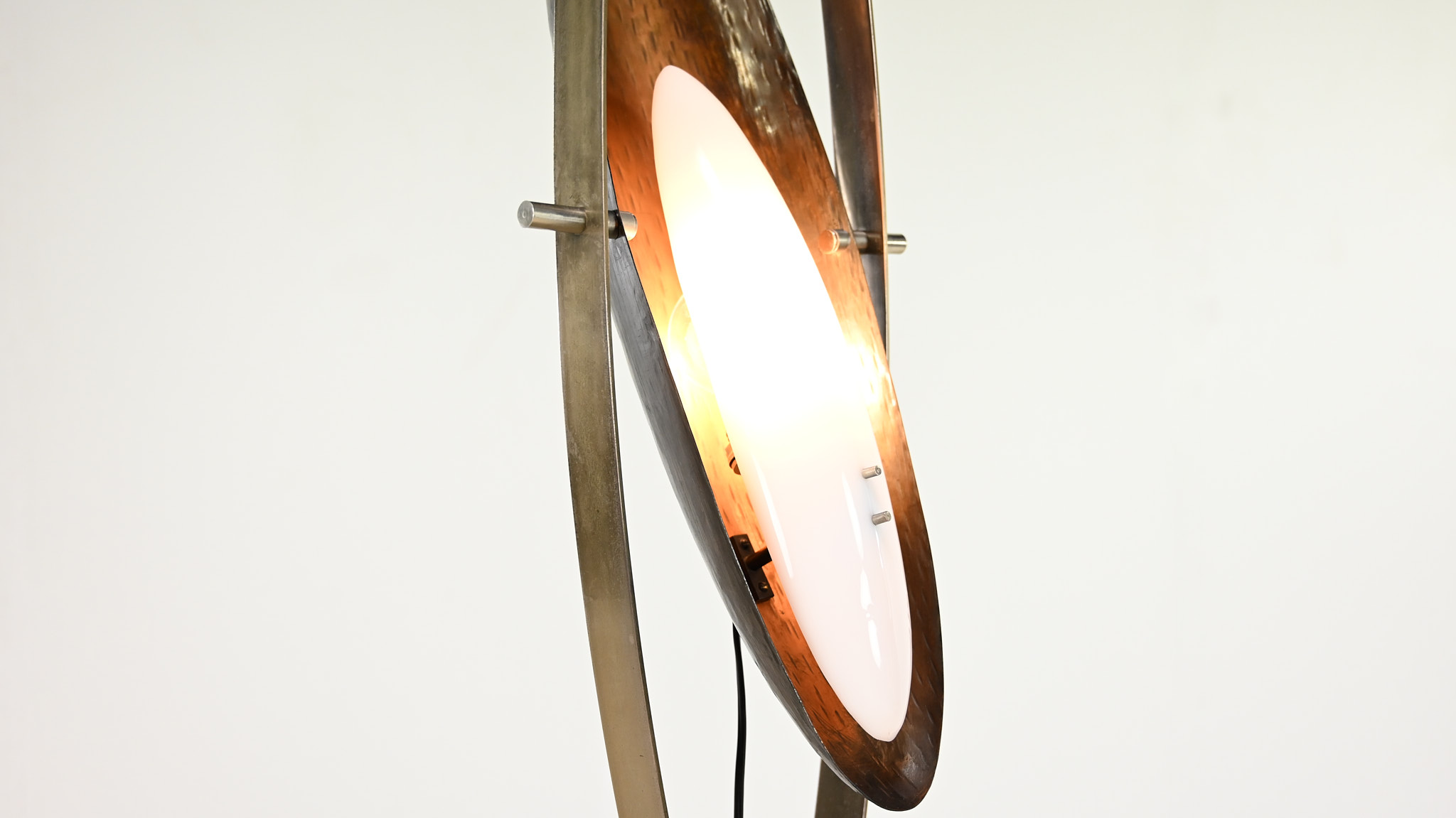 Sculptural floor lamp, by Italian designer Goffredo Reggiani during the 60's. Structure made of steel resting on a round carrare marble base and supporting an ovoid shaped orientable copper reflector with an acrylic glass diffuser.