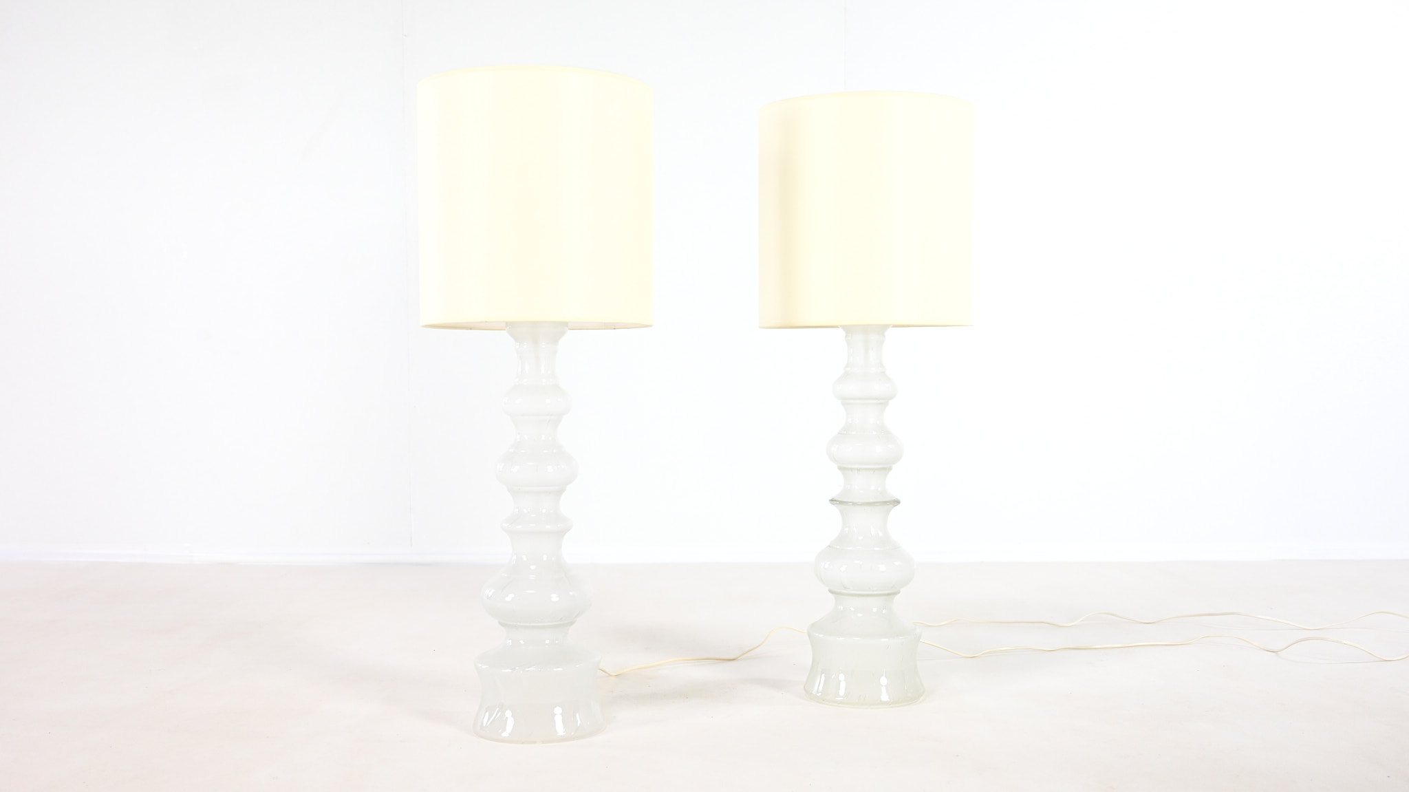 Lindshammar Glasbruk, Sweden C.1960. blown glass vintage tall lamp danish scandinavian design table lamp light lampe scandinave verre soufflé