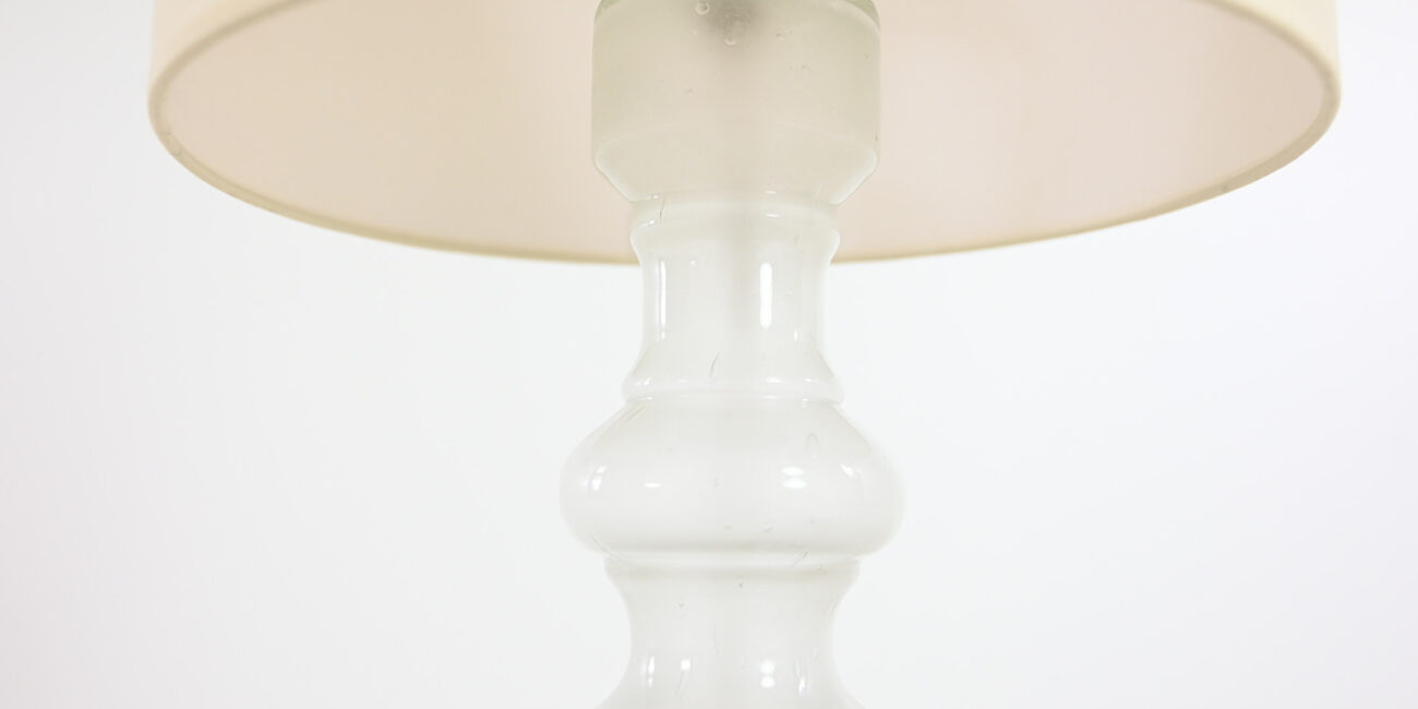 Lindshammar Glasbruk, Sweden C.1960. blown glass vintage tall lamp danish scandinavian design table lamp light lampe scandinave verre soufflé
