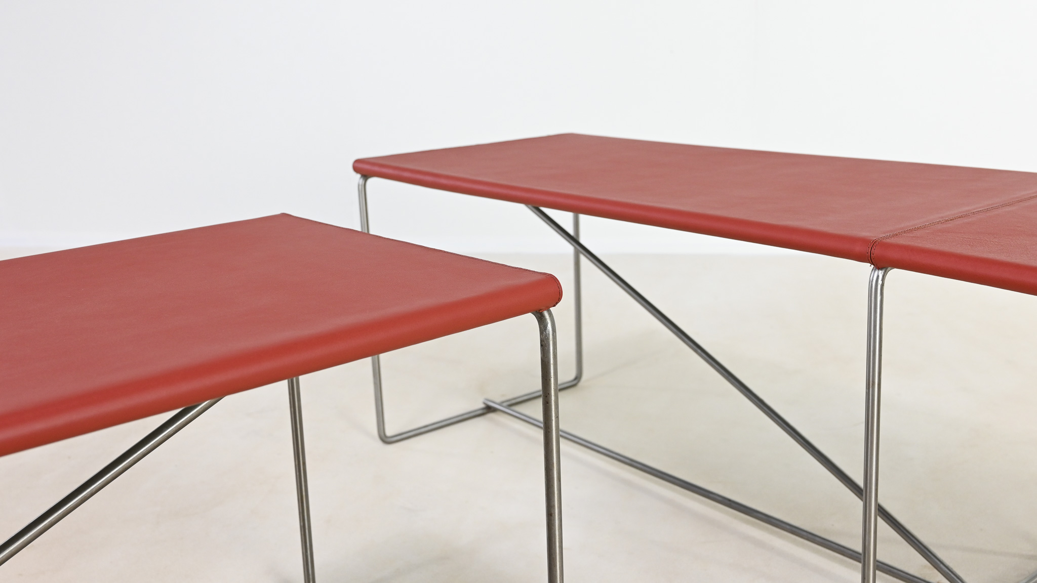 minimalist bench banc bertoia cuir acier tubulaire