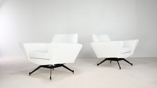 Studio Tecnico A.P.A, pair of armchairs model M530 for Lenzi. Italy, C.1950