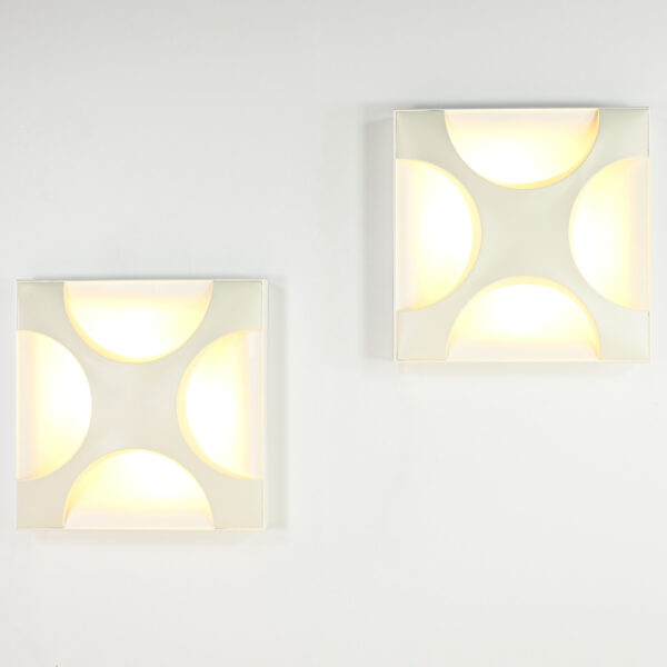 Rolf Krüger, Pair of Oyster Wall Lamps for Staff Leuchten. C.1960
